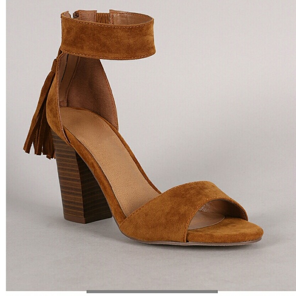 Cute suede tan tassel shoes