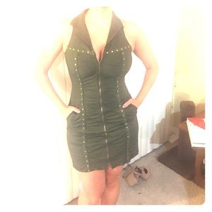 🎉Alyn Paige army green dress w/ front zipper🎉
