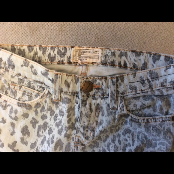 Current Elliot leopard print jeans celebrity fave - Picture 3 of 4