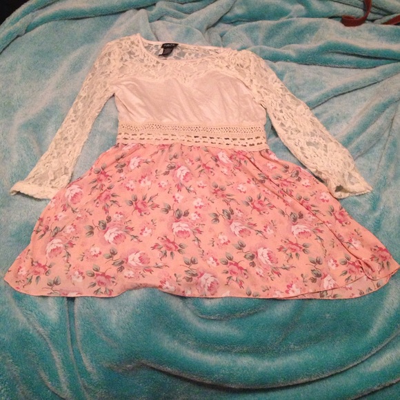 Cute lace shirt.☺️