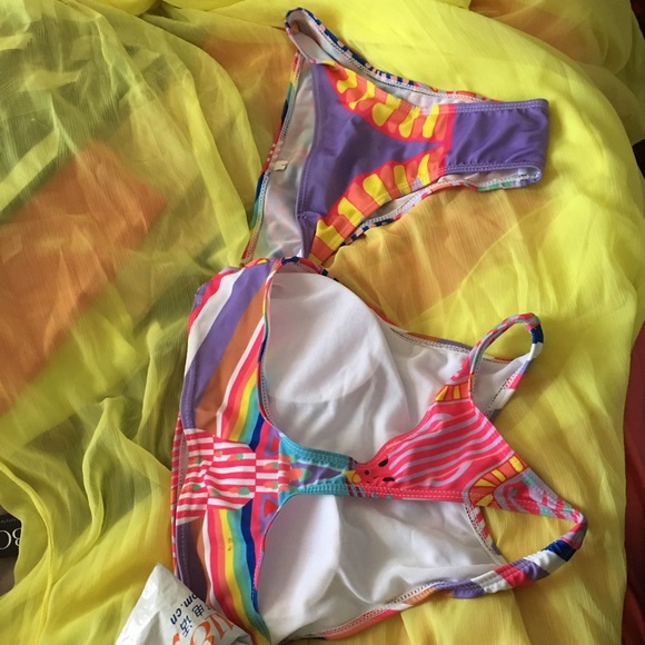 Bathing suit - Picture 2 of 2