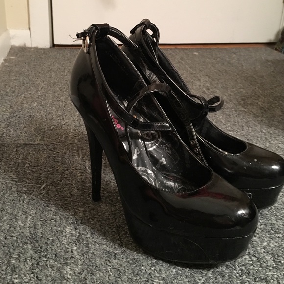 Sexy black pumps
