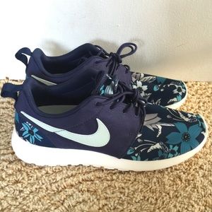 Nike Roshe Run - midnight navy BRAND NEW! ✨RARE✨