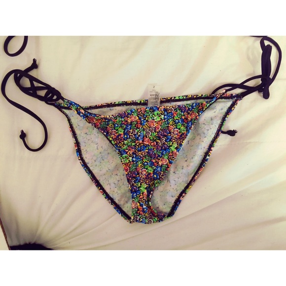 Swimsuits - Picture 3 of 3