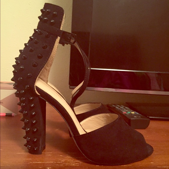 Black Zara peep toe
