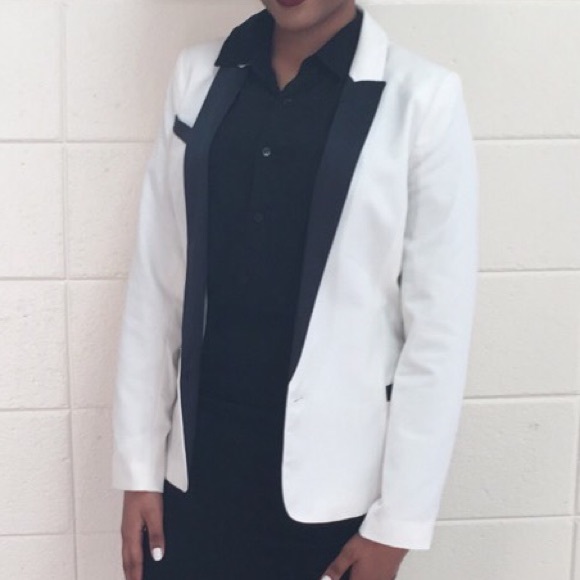 White blazer💜