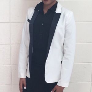 White blazer💜