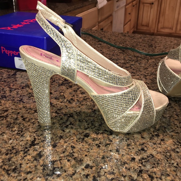 Formal Heels - Picture 3 of 4