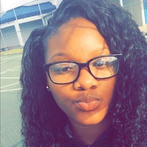 Meet your Posher, Dekisha