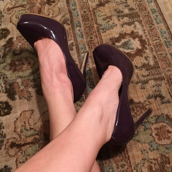 Sold!! 🚨 Great purple pumps!!!