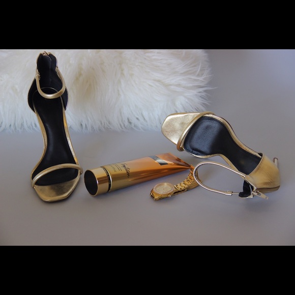 Gold heels - Picture 4 of 4