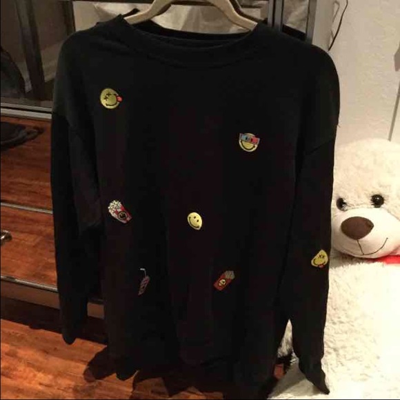 ❗️ISO❗️👀 Zara movie theater themed crewneck