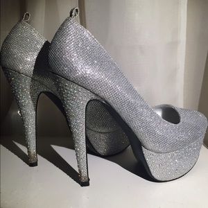SILVER GLITTER STILLETOS ✨
