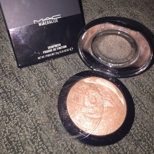 Brand new authentic MAC skinfinish powder