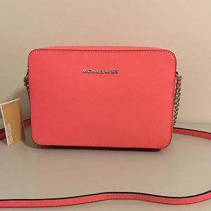 🚨 2 hour SALE 🚨 Michael Kors Jet Set Cross body