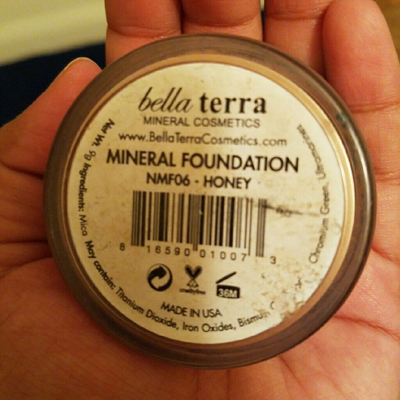 Mineral foundation - Picture 2 of 2