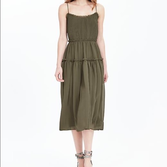 BR green dress. Great condition