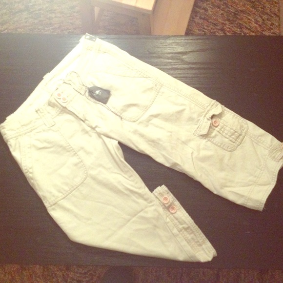 NWT A&F light khaki cargo Shorts