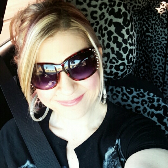 Meet your Posher, Angela