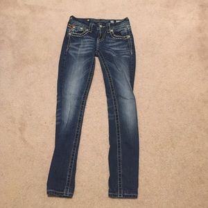 Adorable Miss Me Dark Wash Skinnys!!