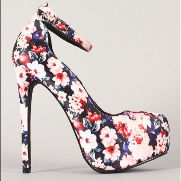 Qupid Shoes - BRAND NEW FLORAL HEELS