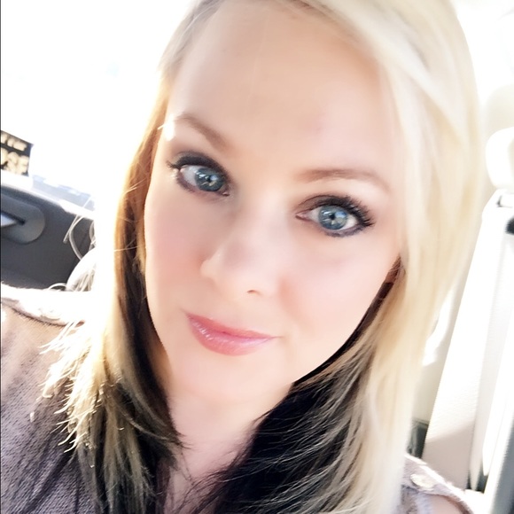 Meet your Posher, Shelley - Picture 2 of 4