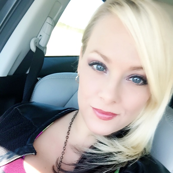 Meet your Posher, Shelley - Picture 3 of 4