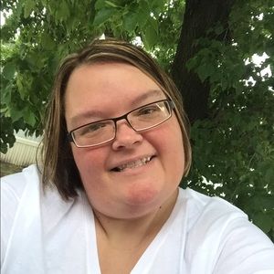 Meet your Posher, Deedee