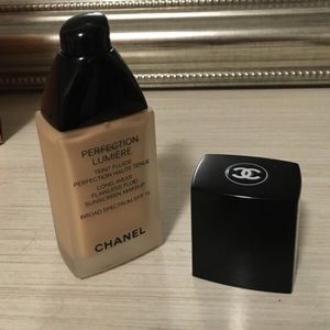 Chanel Perfection Lumiere Foundation.