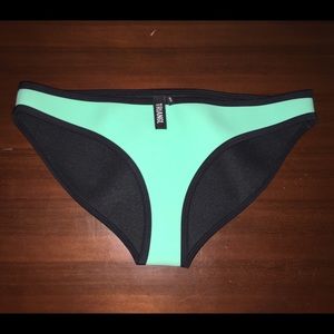 Authentic Med Triangl Bottoms -Winnie (Miami mint)