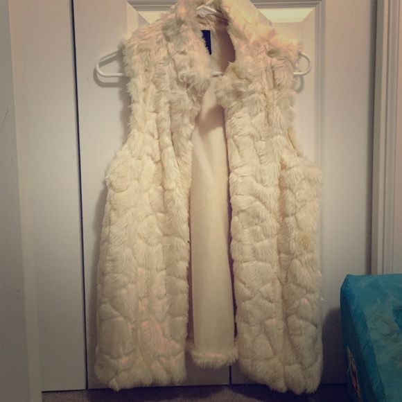 Medium sized Fur Vest Ivory in color - Picture 1 of 1