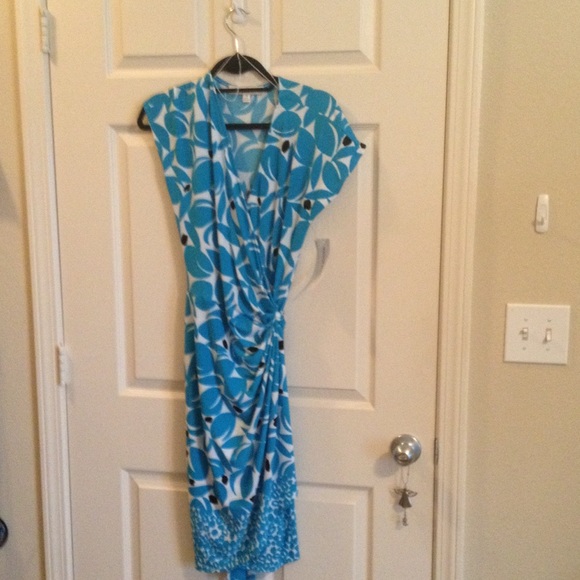 Maggy London Dresses & Skirts - NWT Maggy London Wrap Dress Sz12