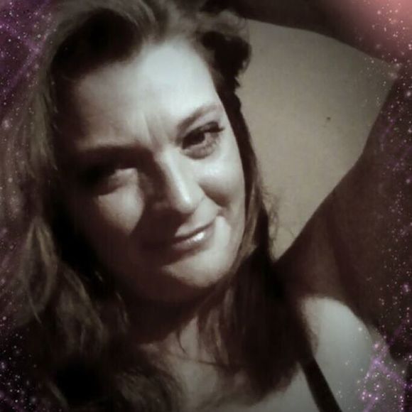 Meet your Posher, Connie - Picture 1 of 1