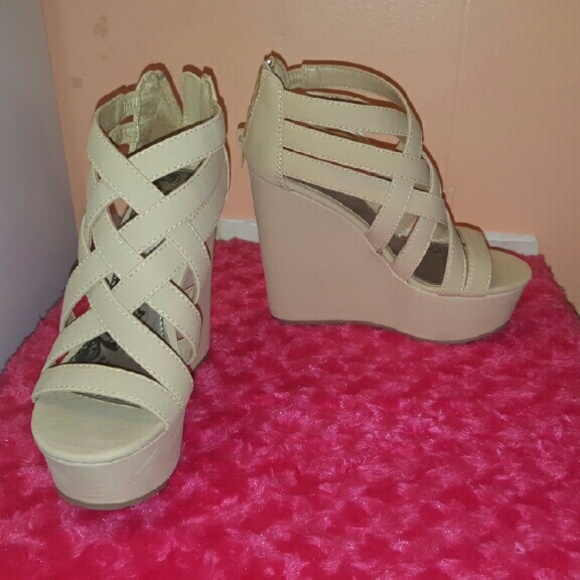 Nude wedges
