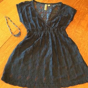 Eyeshadow top blue navy stretch lace M 🎉HP