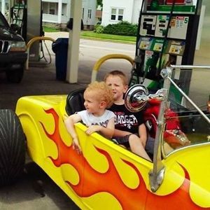 Meet your Posher, Lois