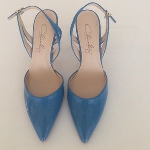 Gorgeous pair of teal blue strapped sandals.