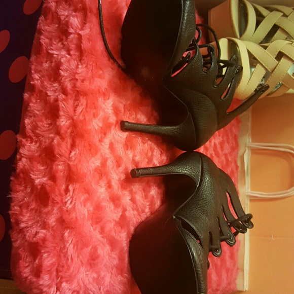 Lace up heels - Picture 2 of 4