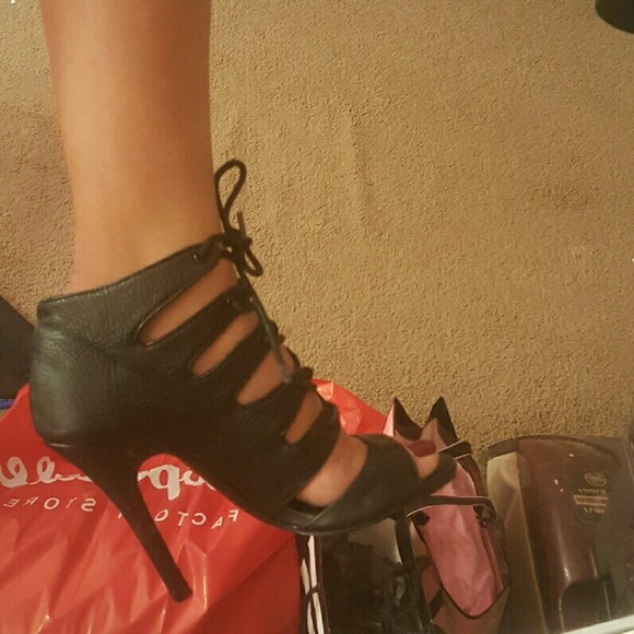 Lace up heels - Picture 4 of 4