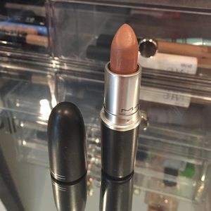MAC Lipstick in Siss
