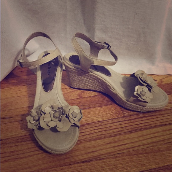 Baretraps nude wedge