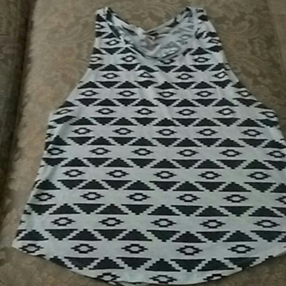 Final !! Vs pink aztec light weight tank sz lrg
