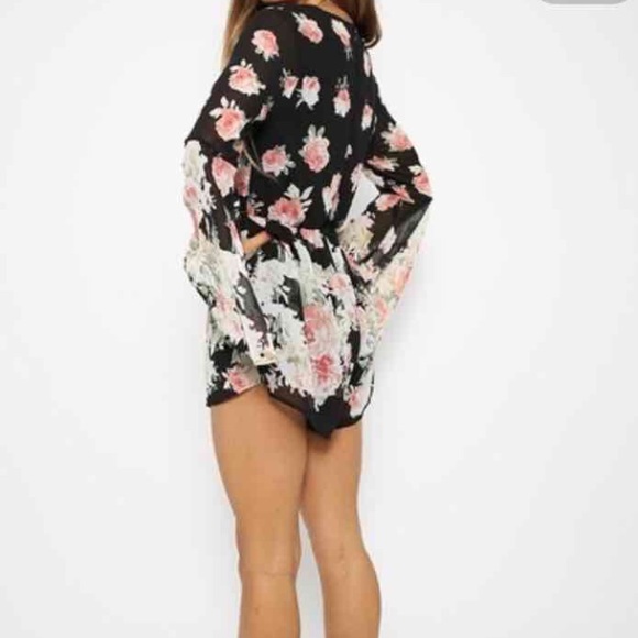 🌺HOST PICK 🌺 BNWT BLACK FLORAL ROMPER XL AVAIL - Picture 3 of 4