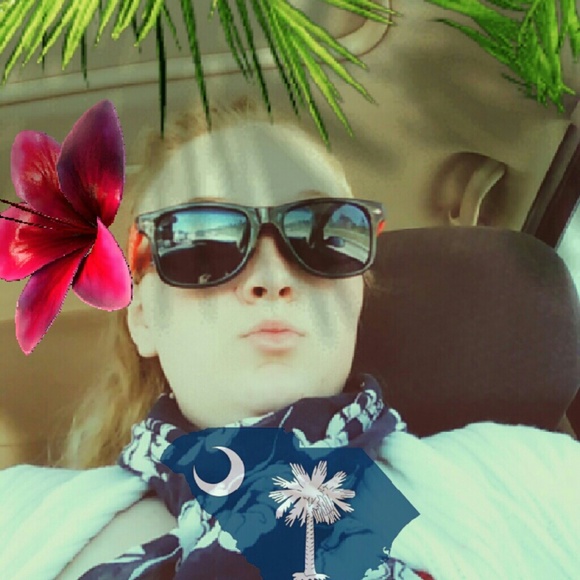 Meet your Posher, Danielle - Picture 1 of 1