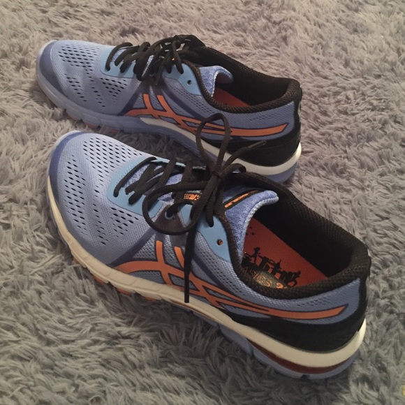 WORN ONCE Asics 33 Sneakers