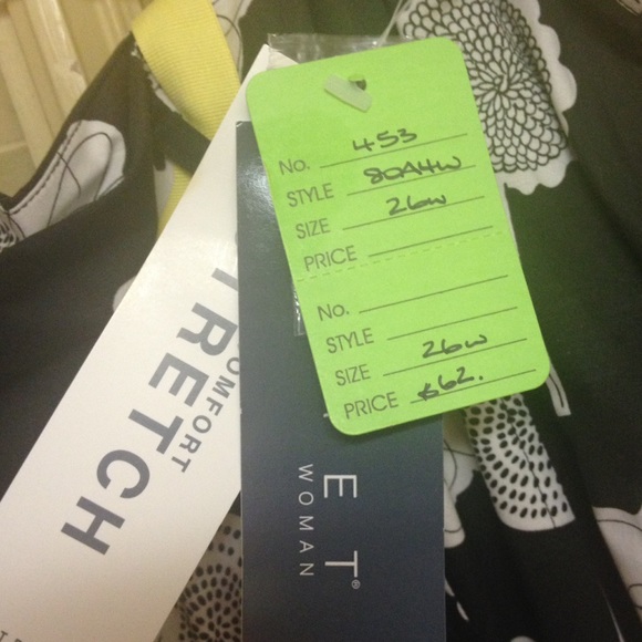 Spring pleated skirt. - Picture 3 of 4