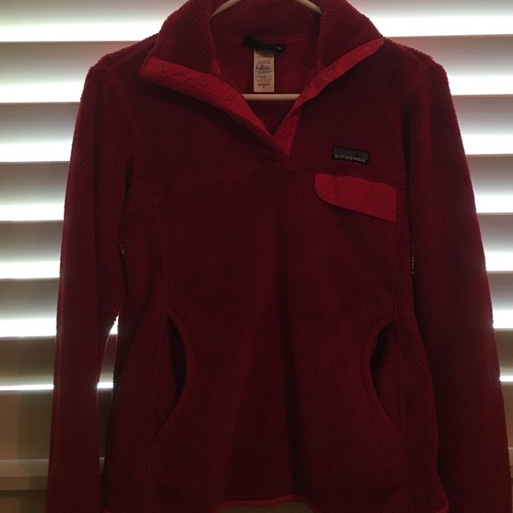 Red fleece Patagonia pull-over