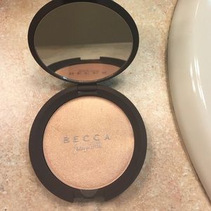 Brand New Becca Champagne Pop Highlight NWOT
