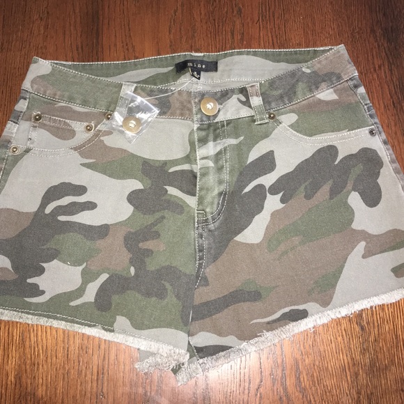 🚨CLEARANCE🚨Mine Army Print short - Picture 1 of 4
