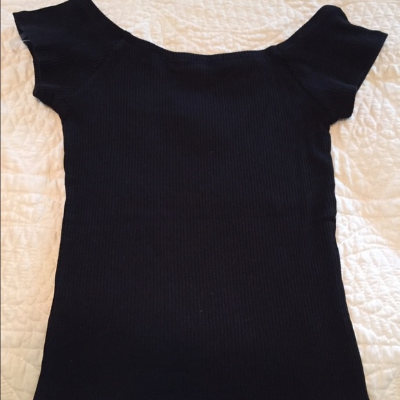 NWT 😎 Black Off The Shoulder Top 😎